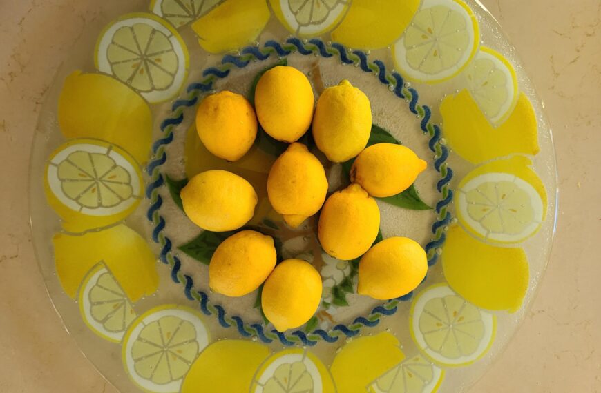 a platter of lemons